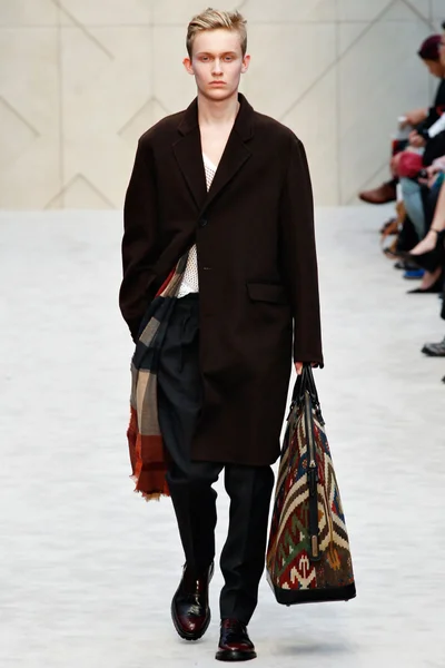 Look 10